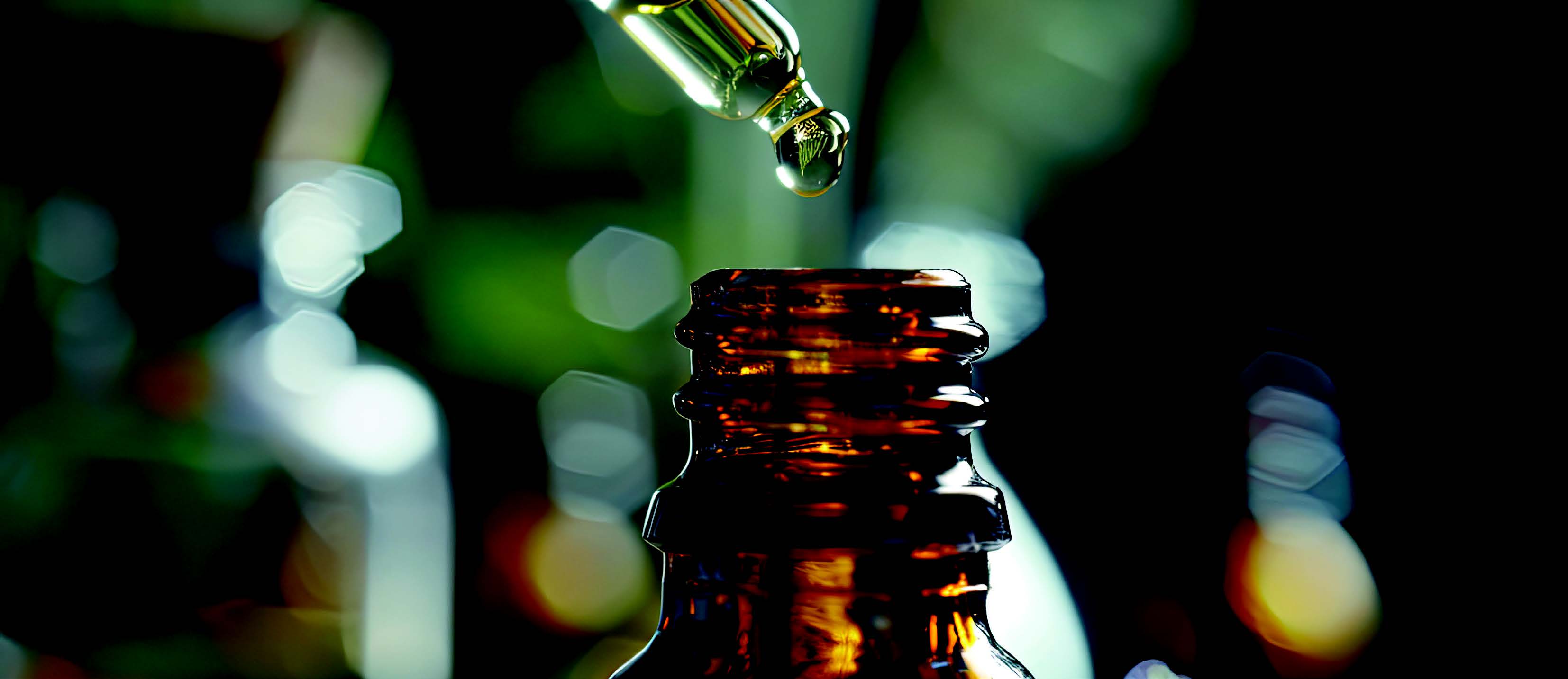 nærbillede af pipette med RāKiwi RESTORE Manuka Olie (β-Triketon 20%+), 15ml