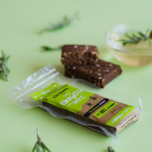 Alemany 100 % naturlig energibar med honning, pollen, nødder og ingefær.